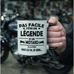 Mug - Pas facile d'être une légende et un motard à la  - Brod N' Flock