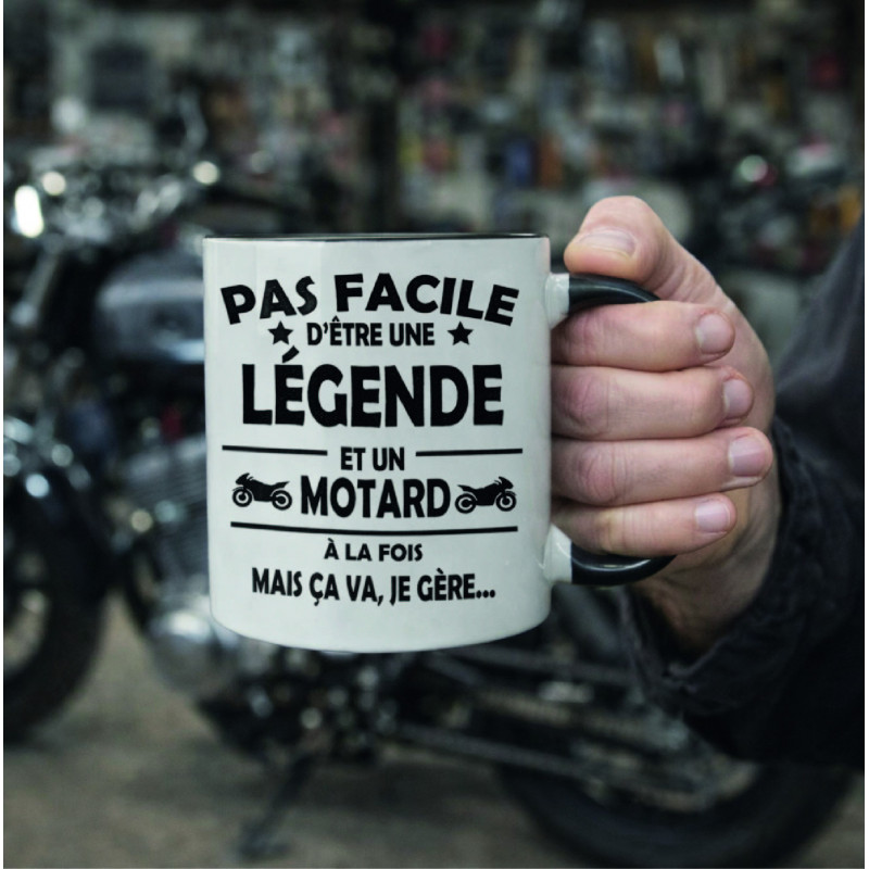 Mug - Pas facile d'être une légende et un motard à la  - Brod N' Flock